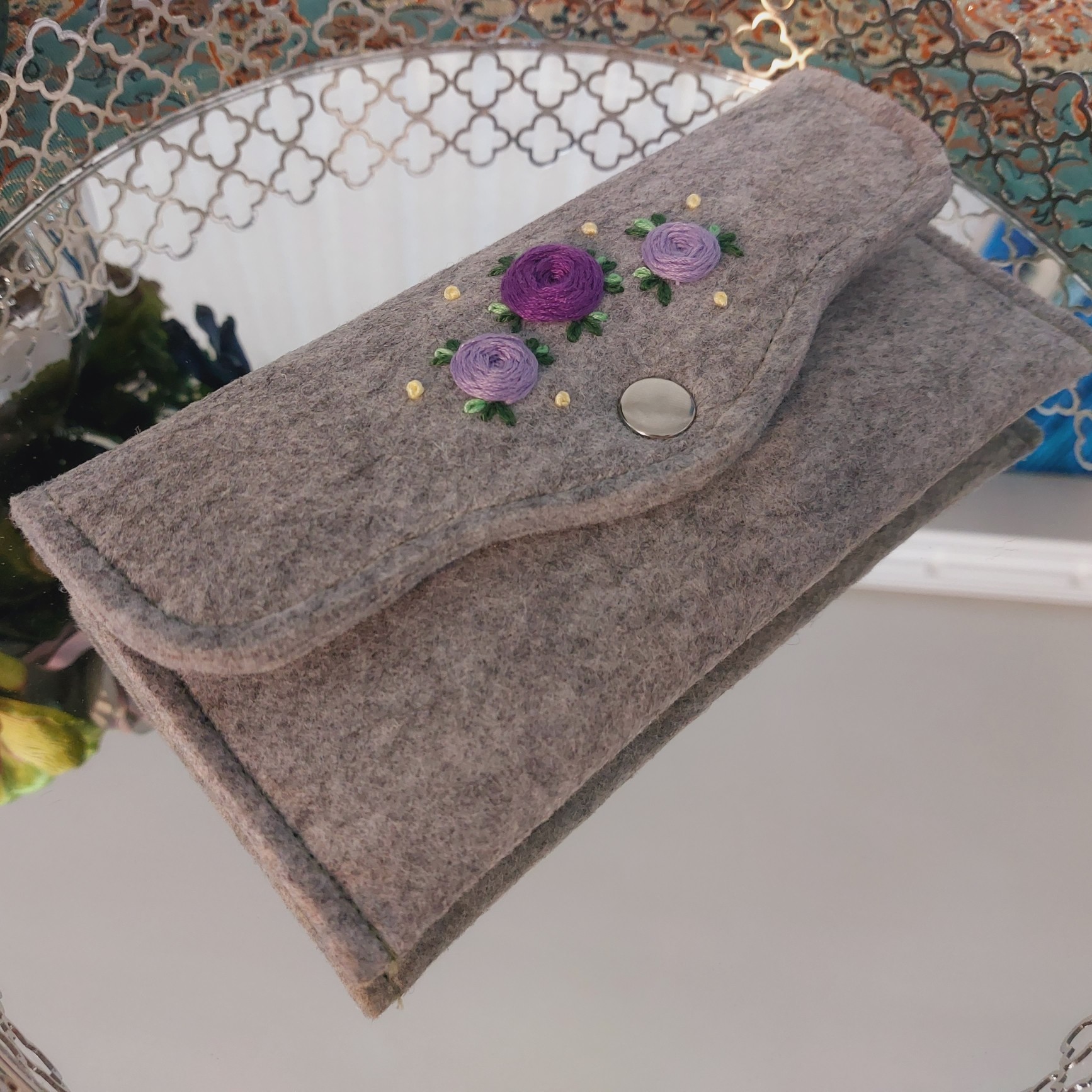 کیف پول نمدی گلدوزی شده