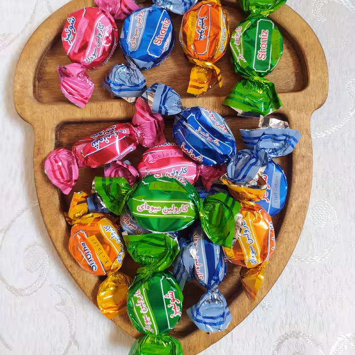 شکلات کارولین میوه ای روکش کاکائویی مغز میوه ای شونیز بسته 200گرمی 