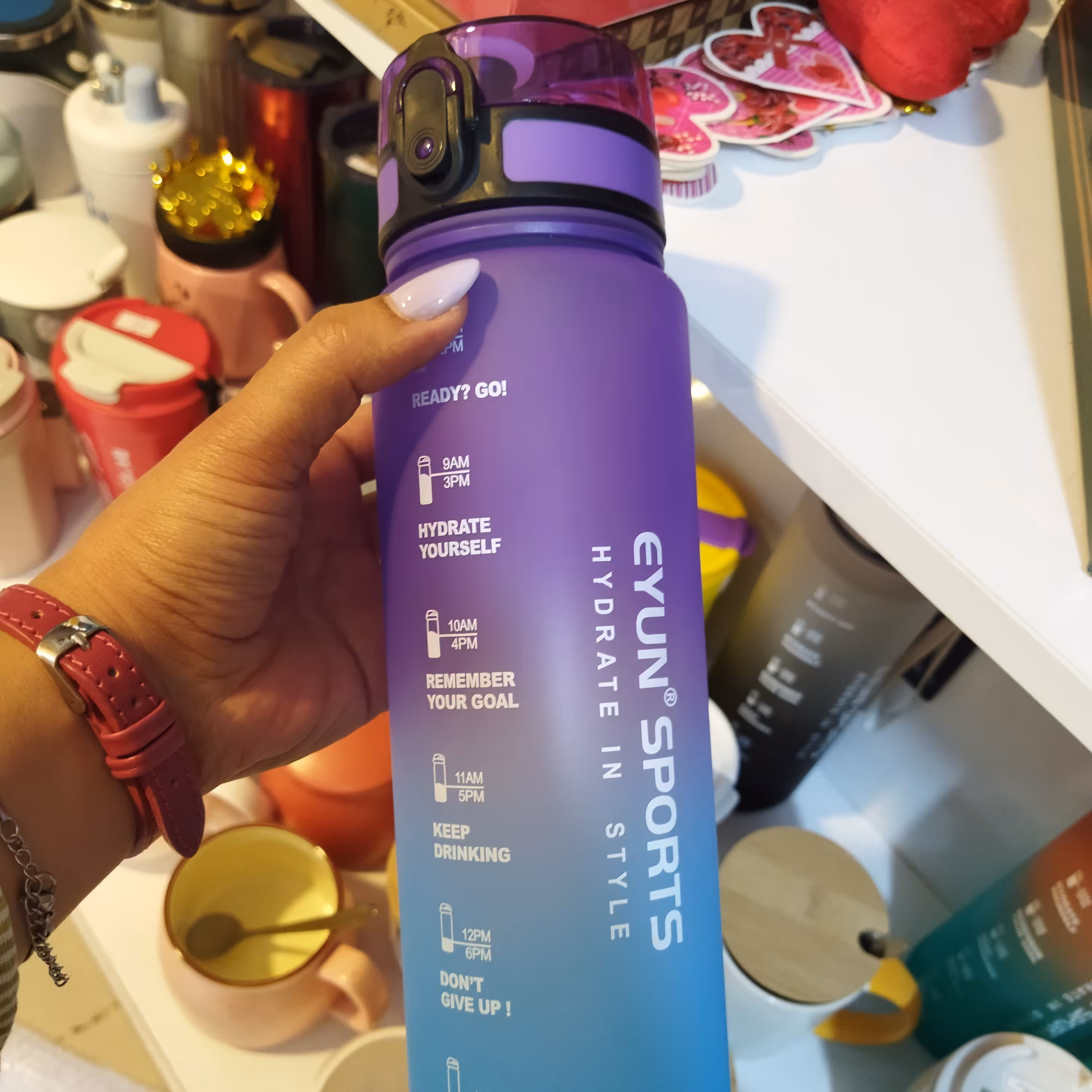 قمقمه 1000 میل یک لیتری پلاستیک گرید خوراکی با دهانه آسان نوش درپوش دار و دسته نگهدارنده و چاپ درجه بندی روی بدنه 