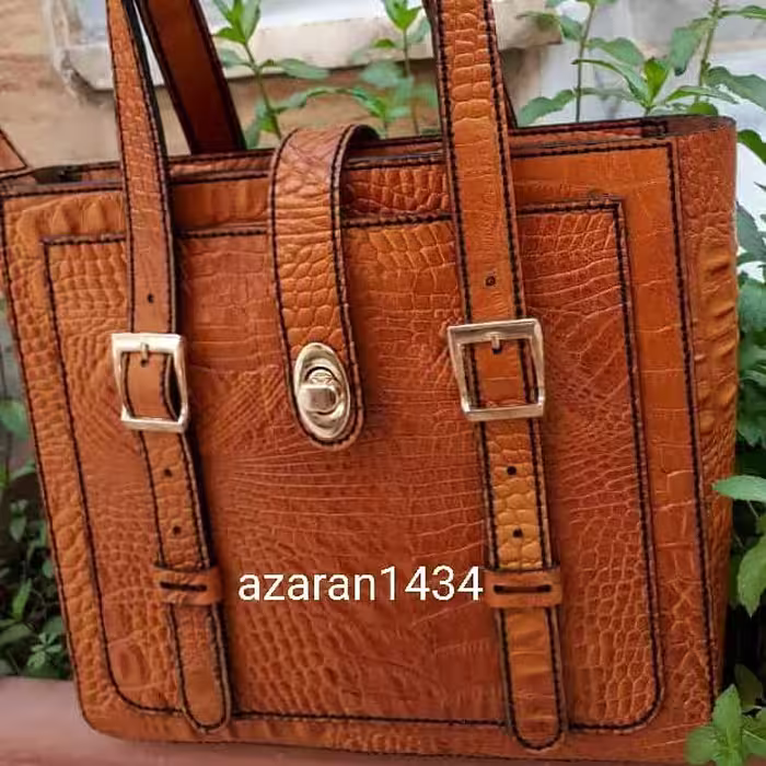 کیف مجلسی تمام چرم ودست دوز دوخته شده باچرم طبیعی کد3
