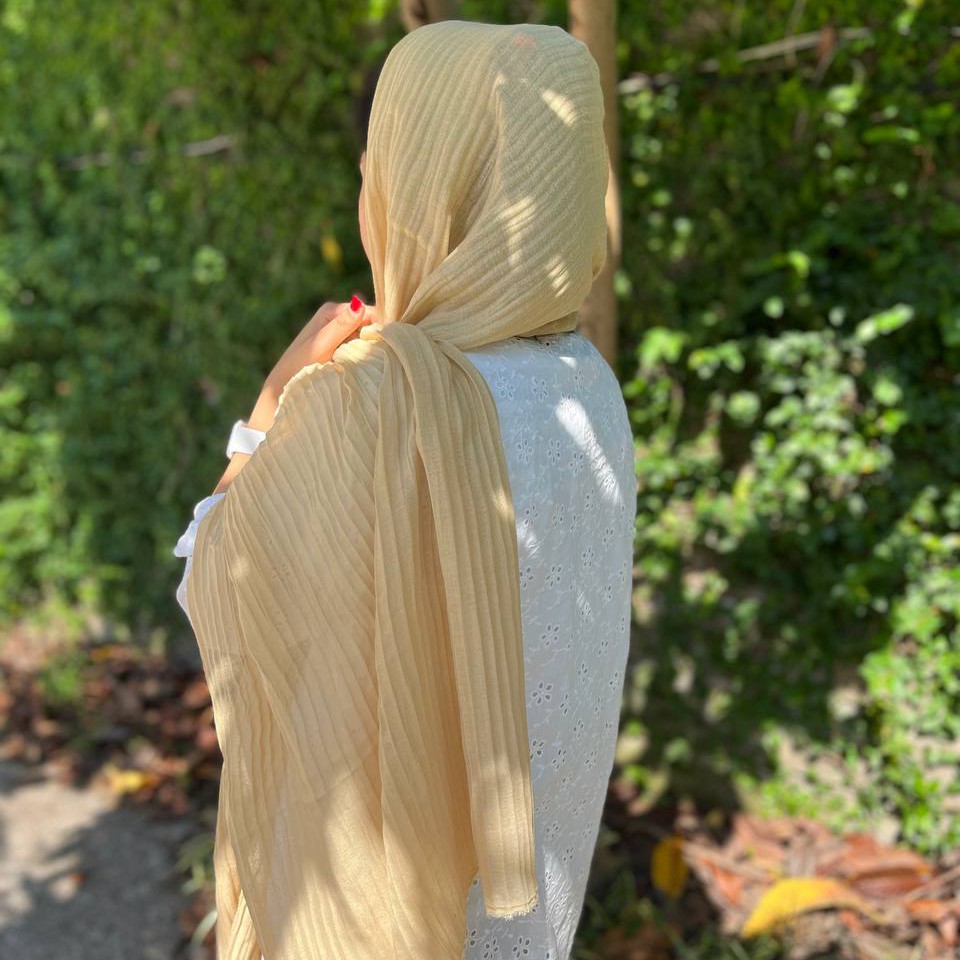 شال پلیسه کرم ( حراج فصل)