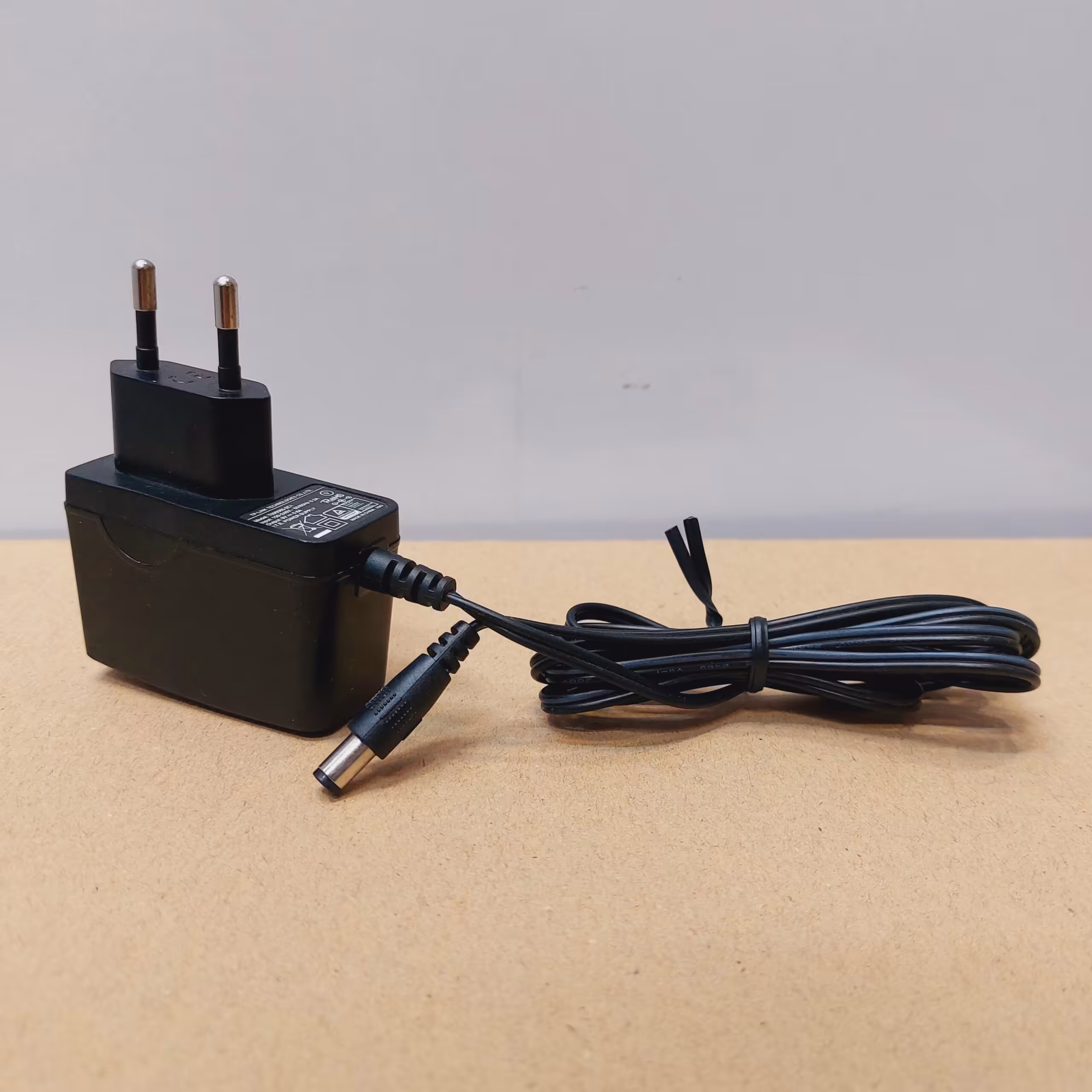 آداپتور مودم  9 ولت 1 آمپر اصلی تی پی لینک