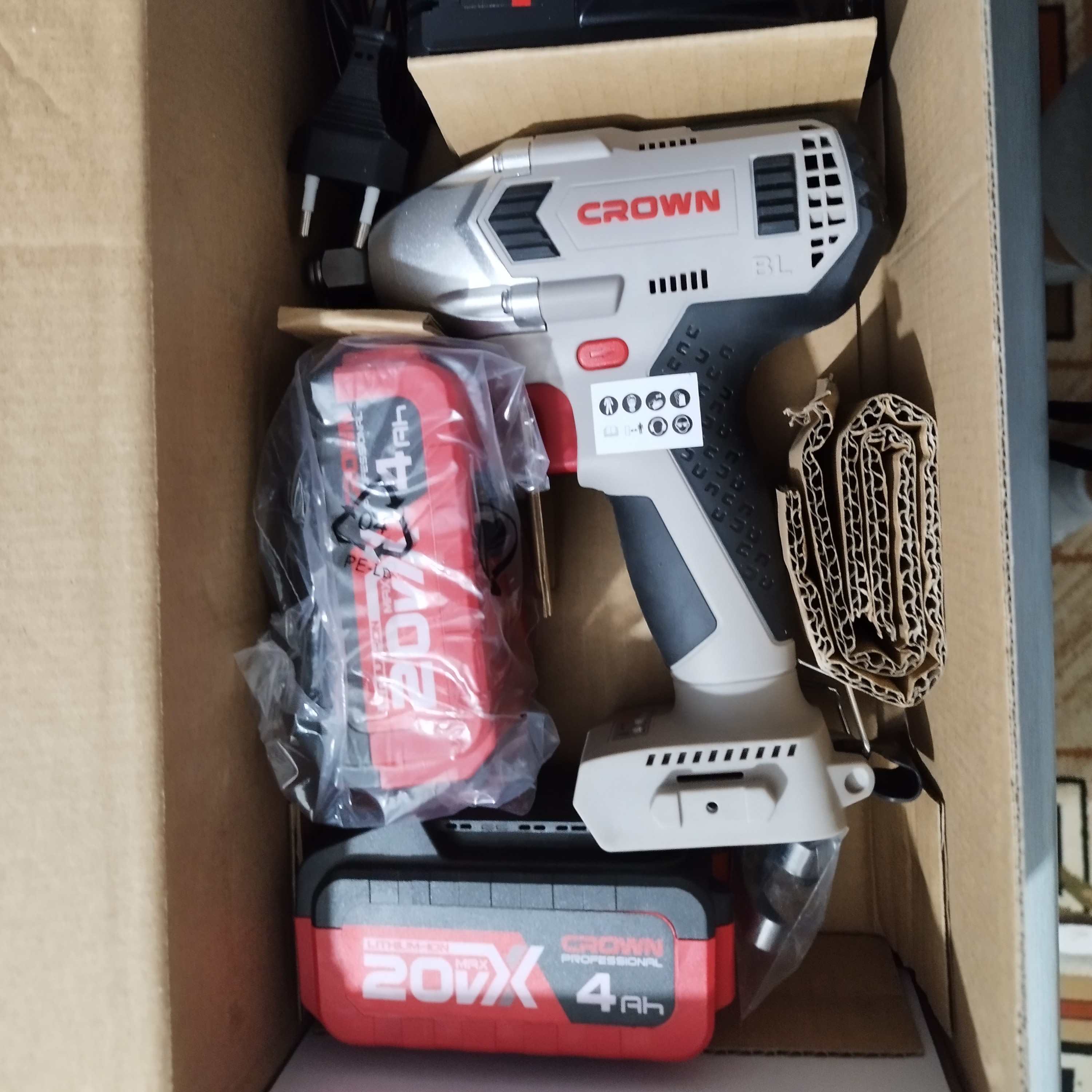 بکس شارژی کرون 20ولت 4آمپر قوی