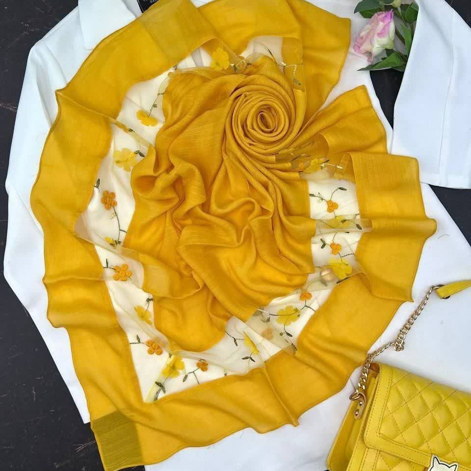 روسری  مجلسی ( فقط رنگ انبه ای) 
طرح تور بهاری (مزونی) 
تور اپلیک و گلدوزی 
