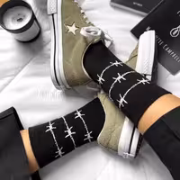 جوراب دوخط سیم خار دار زمینه مشکی نیم ساق نخ پنبه