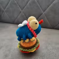 مگس و همبرگر،ازسری موجودات بامزه قلاب بافی،قدتقریبی 15سانت