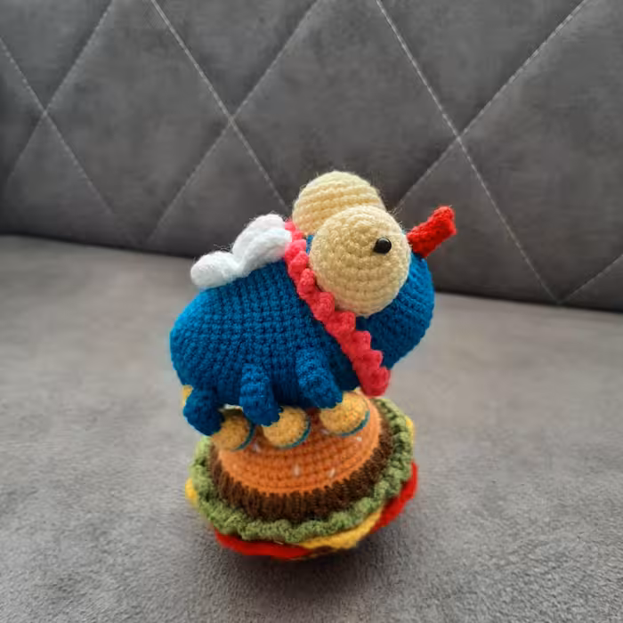 مگس و همبرگر،ازسری موجودات بامزه قلاب بافی،قدتقریبی 15سانت