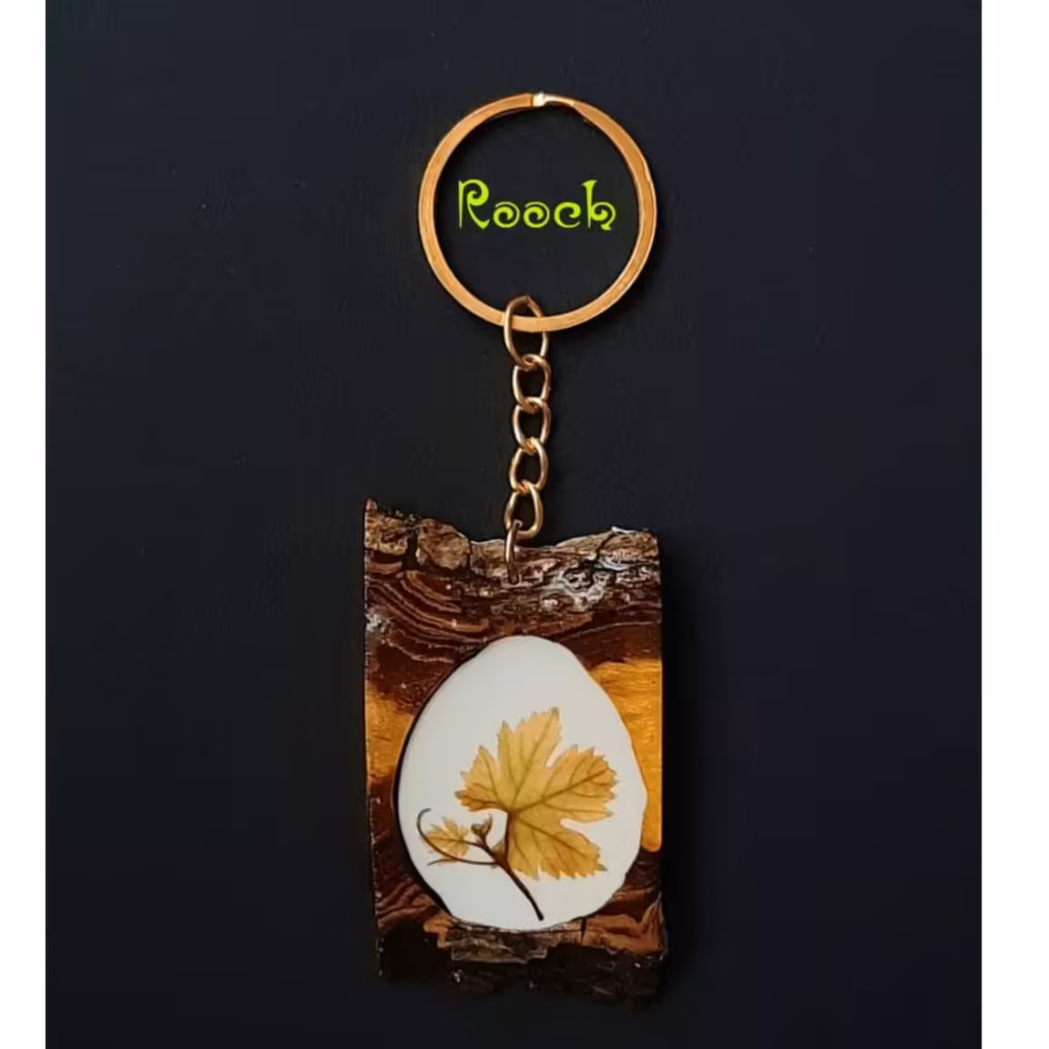 جاسوییچی رزینی چوبی آویز آیینه ماشین با برگ های طبیعی و چوب طبیعی زرشک 