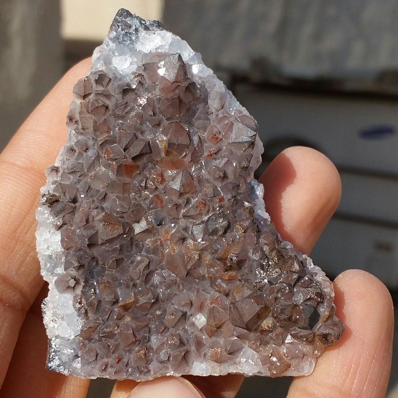 نمونه فوق کلکسیونی کوارتز پر بلور  رنگی روی بستر محشر 100 در 100 طبیعی خااص شاهکار خلقت
کد 9837