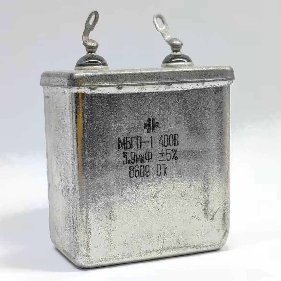 خازن 400 ولت 3.9 میکروفاراد روسی