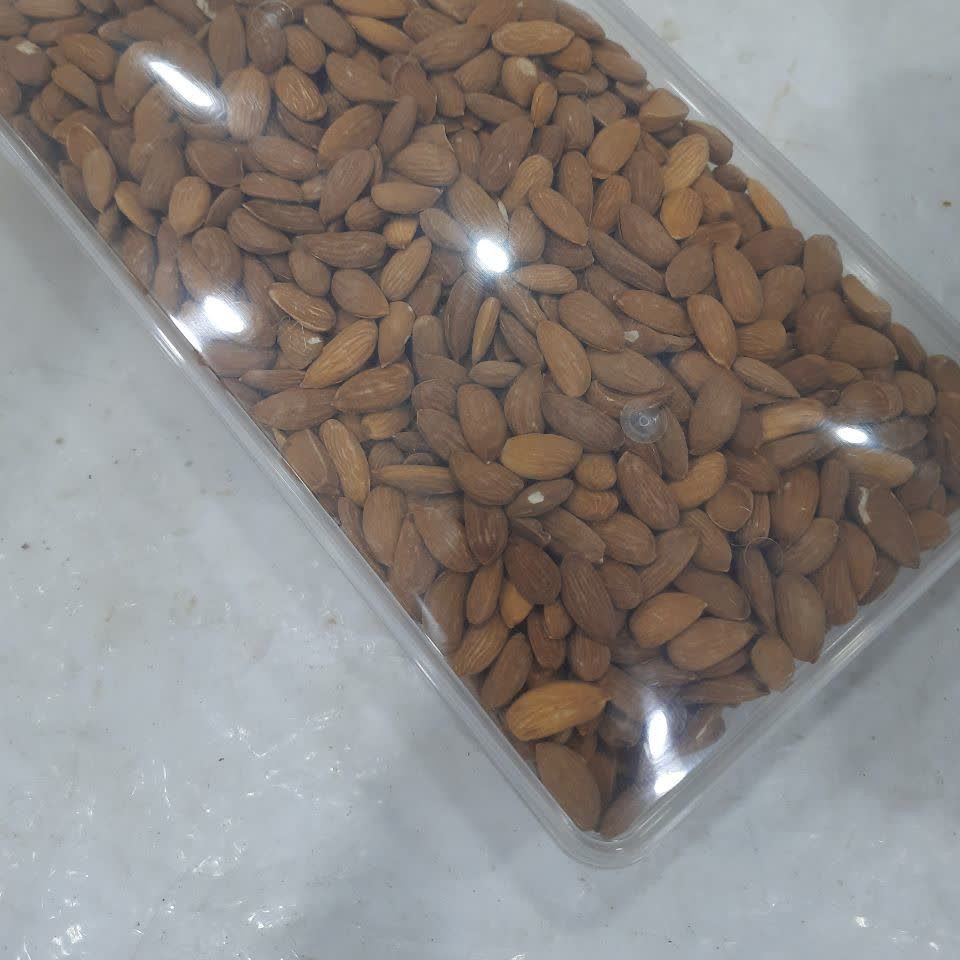 مغز بادام سنگی سایز متوسط (1530گرم)