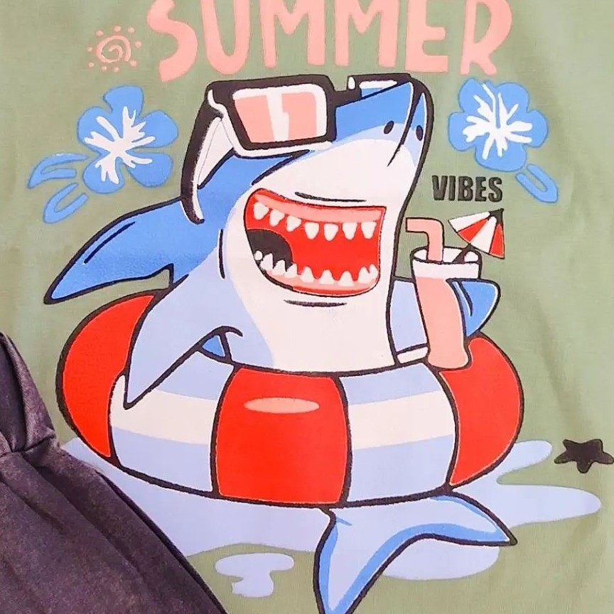 پسرونه جذاب و دوست داشتنی با رنگ های فوق العاده 

ست تیشرت و شلوارک لی  کوسه
جنس تیشرت نخ پنبه 
جنس شلوارک لی سنگشور 