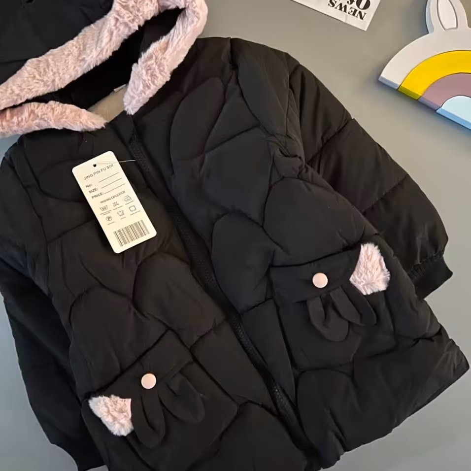 کاپشن دخترانه وارداتی شیک و جذاب تک رنگ مشکی با خز صورتی کیفیت عالی جنس رویه مموری داخل خز  مناسب 2 تا 5 سال