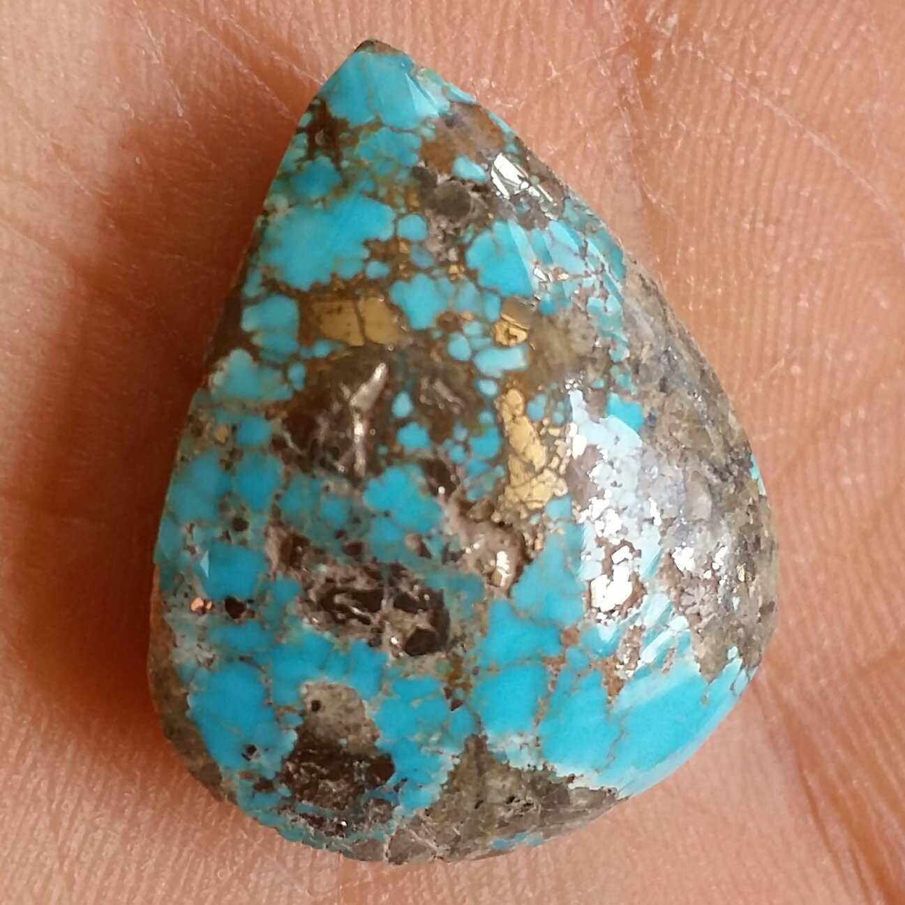 فیروزه نیشابور نگین فیروزه آبی پیریت طلایی دار نیشابور خوش رنگ و بسیار فاخر کاملا طبیعیسایز درشت مدالی تراش فانتزی