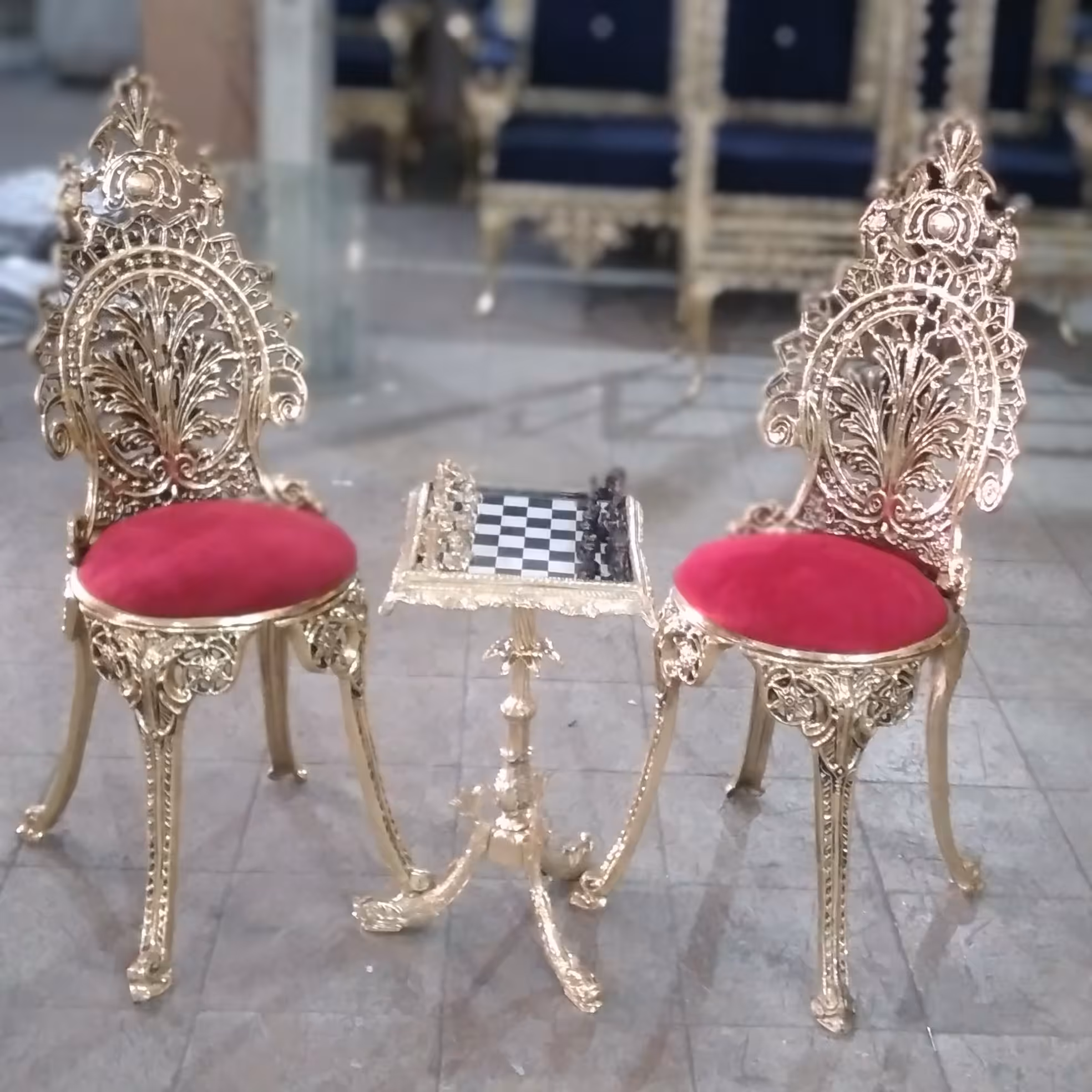 شطرنج برنجی پایه دار برنزی همراه با دو عدد صندلی (با پس کرایه)