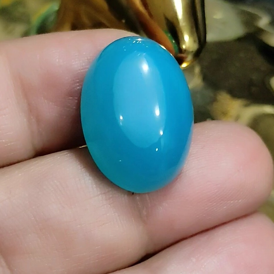 گوهر سنگ عقیق آبی کلاه دار بی نهایت زیبا و خوشرنگ 