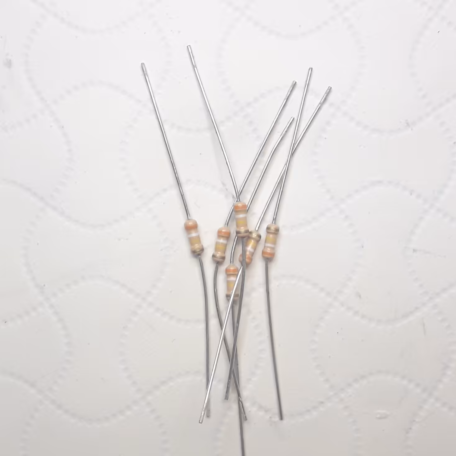 مقاومت الکتریکی 390 کیلو اهم بسته 10 عددی