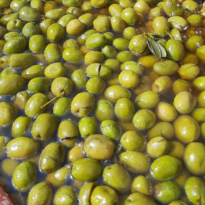 زیتون شکسته شور در بسته های 5 کیلویی