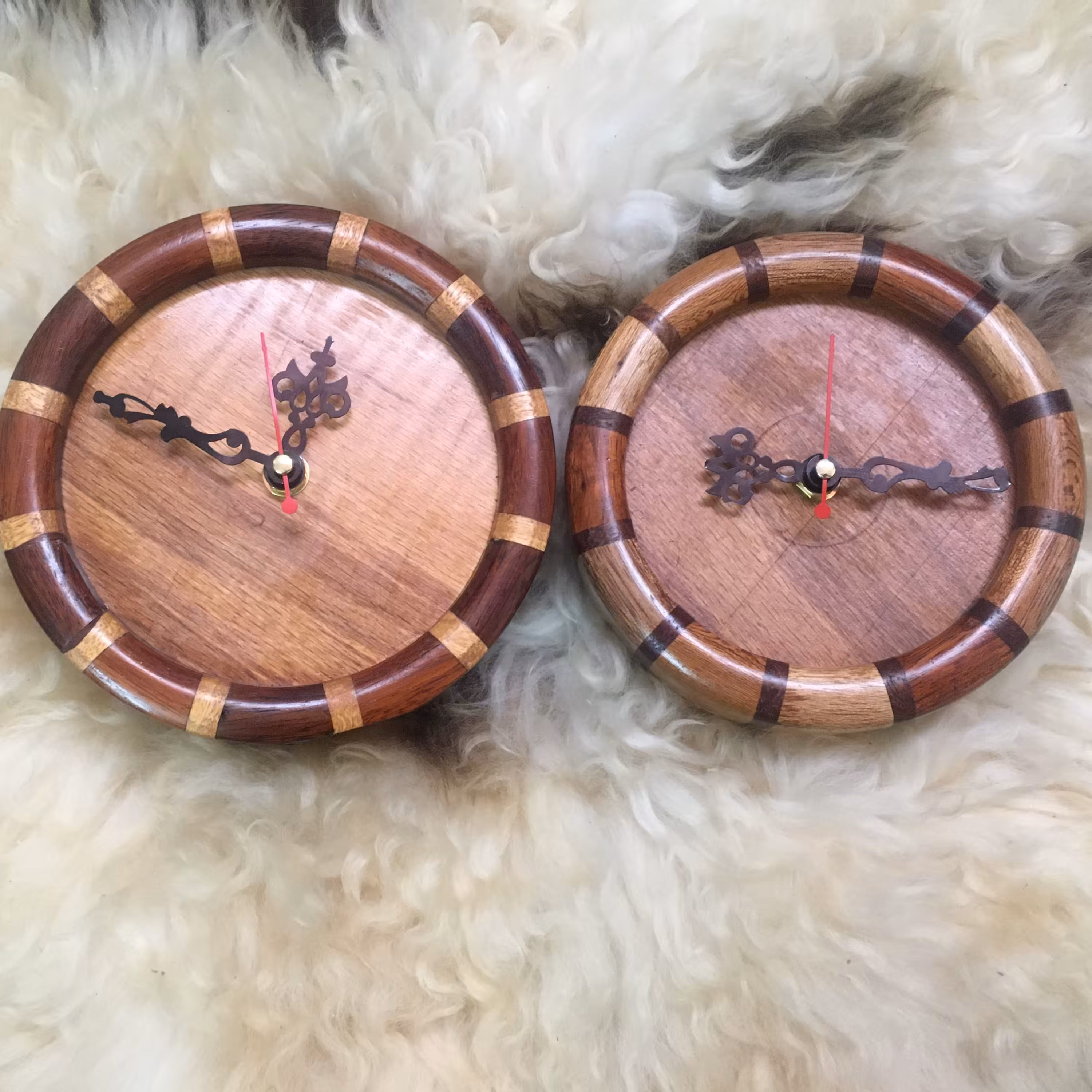 ساعت رومیزی نفیس (تماما چوب به روش لایه چینی) 