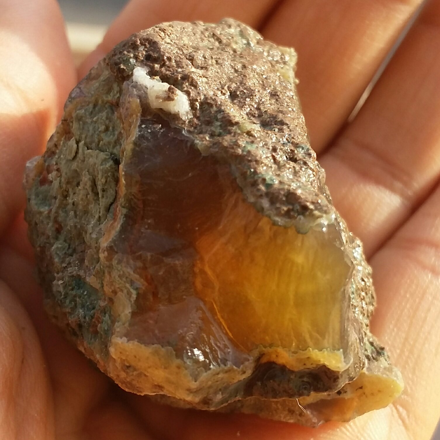 سنگ راف عقیق خرمایی خارق العاده محشر دیدنیییی
100درصد طبیعی
شاهکار خلقت تکرار نشدنی