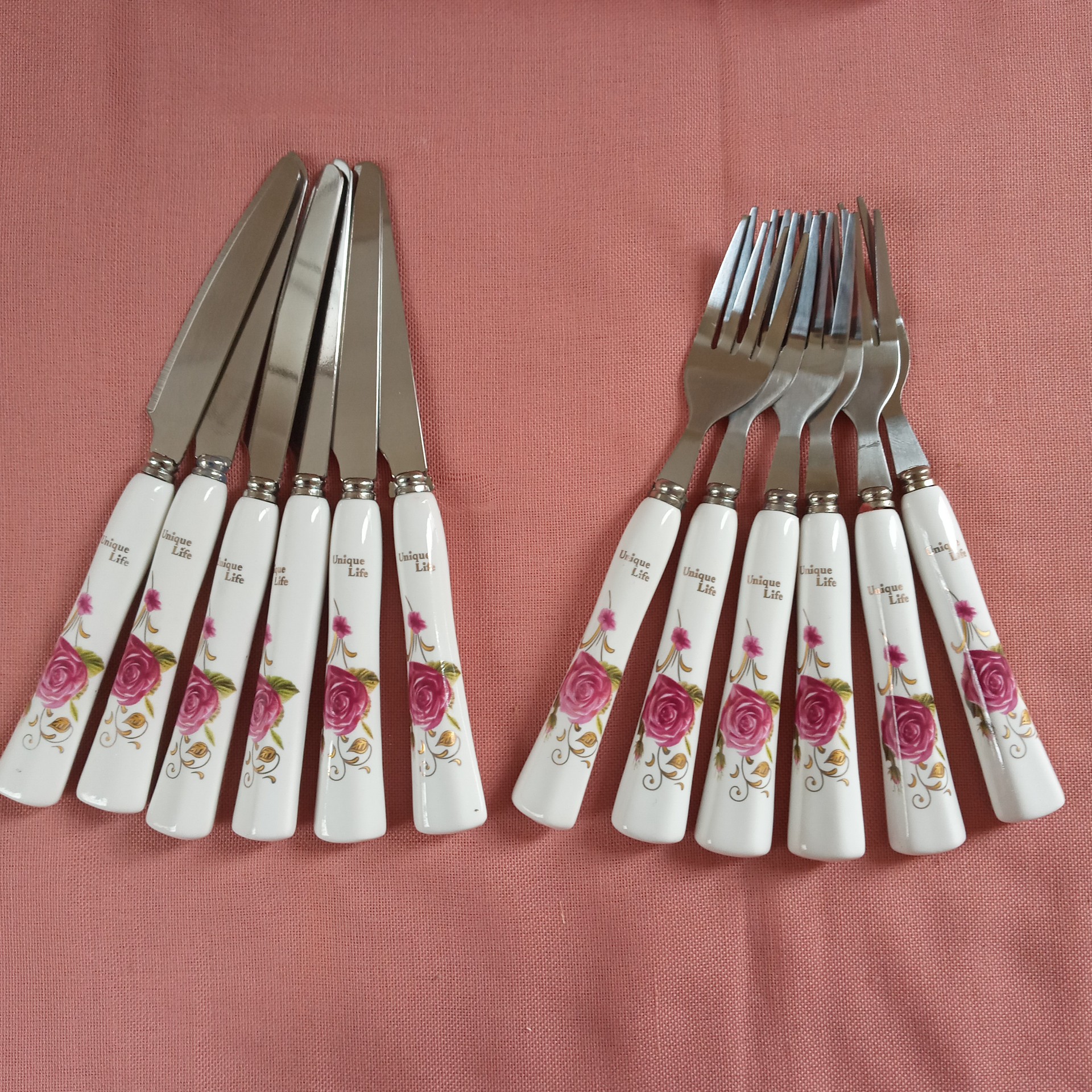 کارد و چنگال سرامیکی  12 عددی دسته سرامیکی مارک یونیک لایف6 عدد چنگال و 6 عدد کارد (رنگ قرمز )    