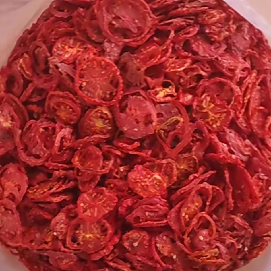 گوجه خشک ارگانیک ممتاز،تازه، رنگ طبیعی،مناسب برای انواع طبخ و غذا، در بسته بندی 200 گرمی