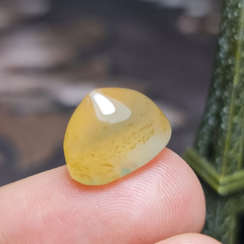 نگین فوق العاده زیبای سنگ صد درصد طبیعی عقیق جزع زرد اصل خراسانی  با تراش عبدالرزاقی
کد 26384