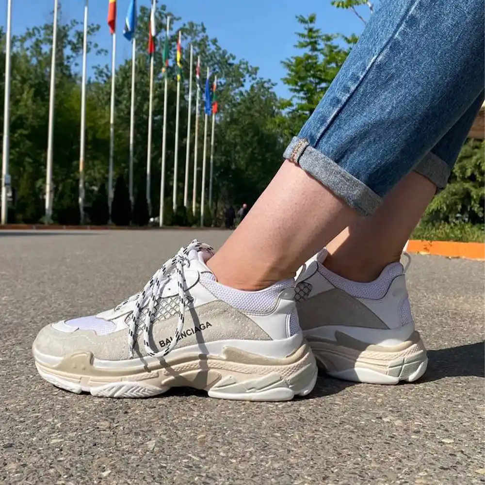 کتونی بالنسیاگا تریپل اس طوسی سفید