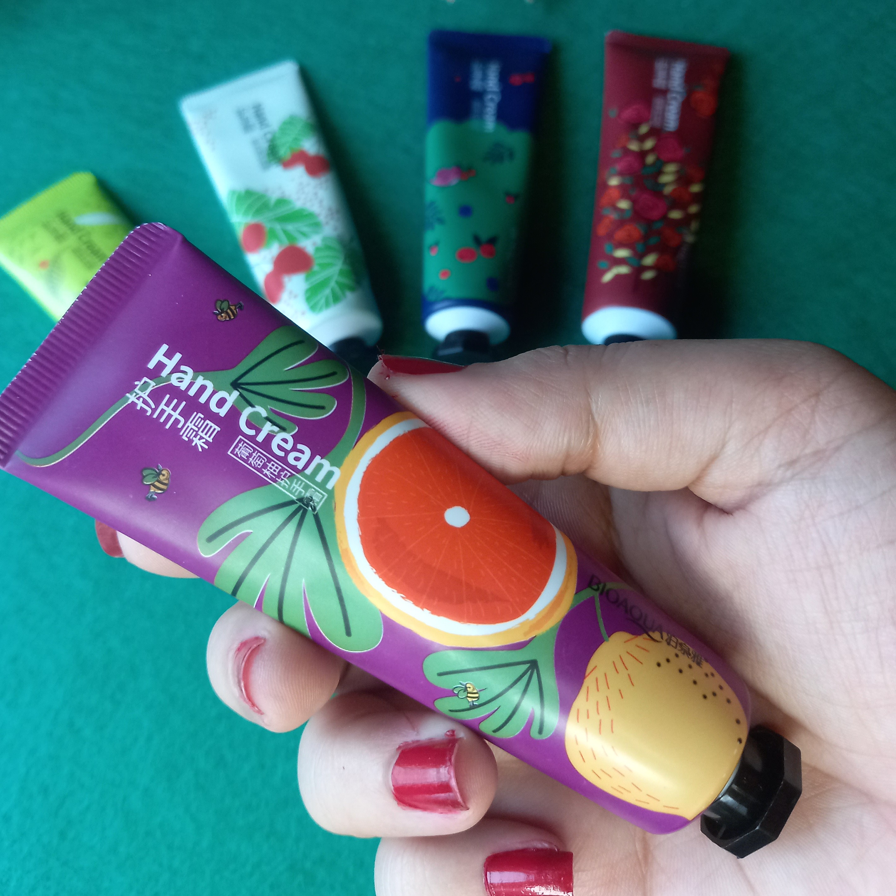 کرم دست بیواکوا