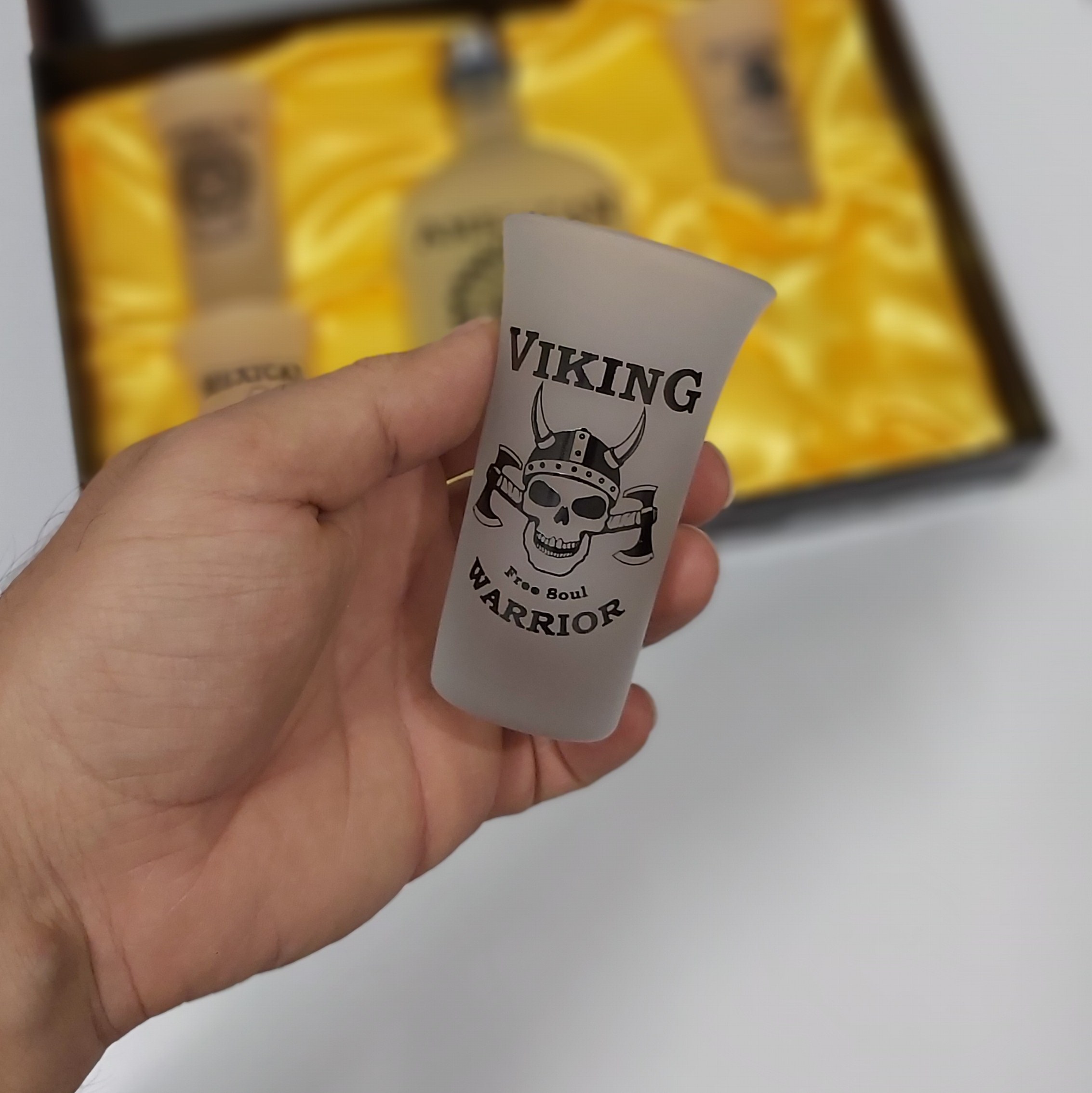 شات کوچک اسکلت ملیت 4 عدد وبطری مات 45cc(شات قهوه خوری) دارای جعبه کادوی