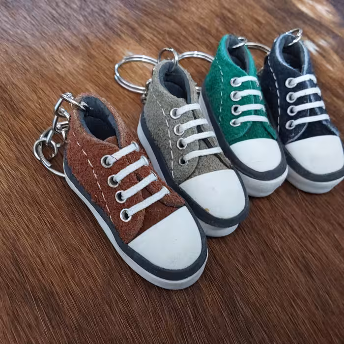 جاکلیدی چرمی طرح کفش الستار ساق بلند در رنگهای مختلف 