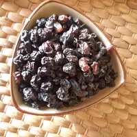 مویز  با دانه از انگور نیمه ارگانیک  دم گیری شده کاملا تمیز 