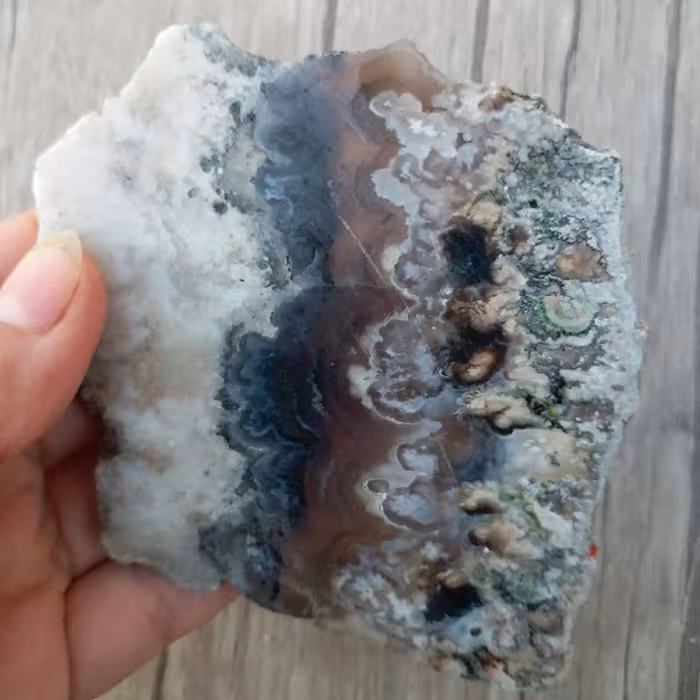 اسلایس عقیق شجر  اصل با درختان واضح و کشیده مناسب دکور و یا ساخت نگین معدنی و اصل با رنگ طبیعی و خواص بسیار