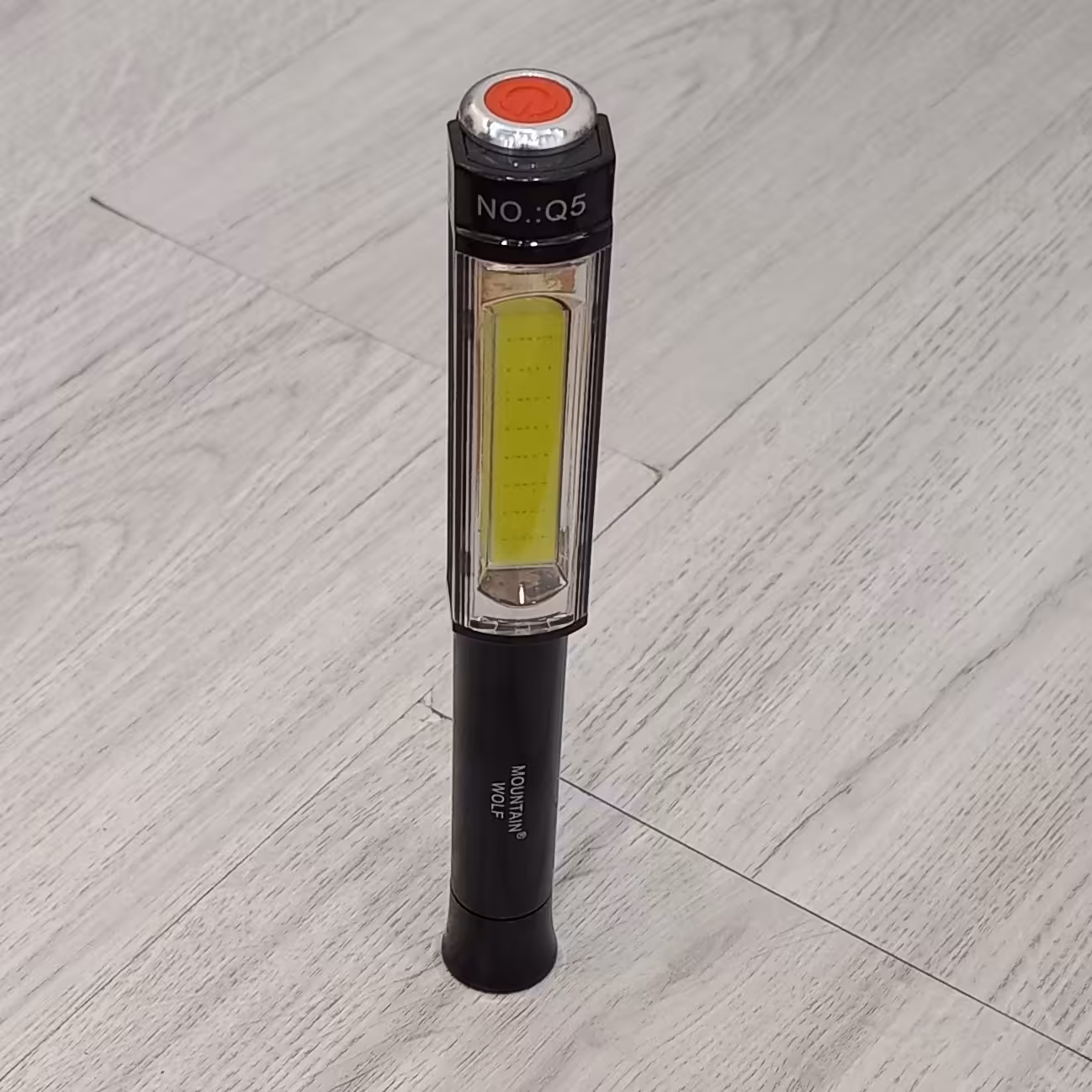 چراغ اضطراری مدل Q5 آهنربایی باطری خور