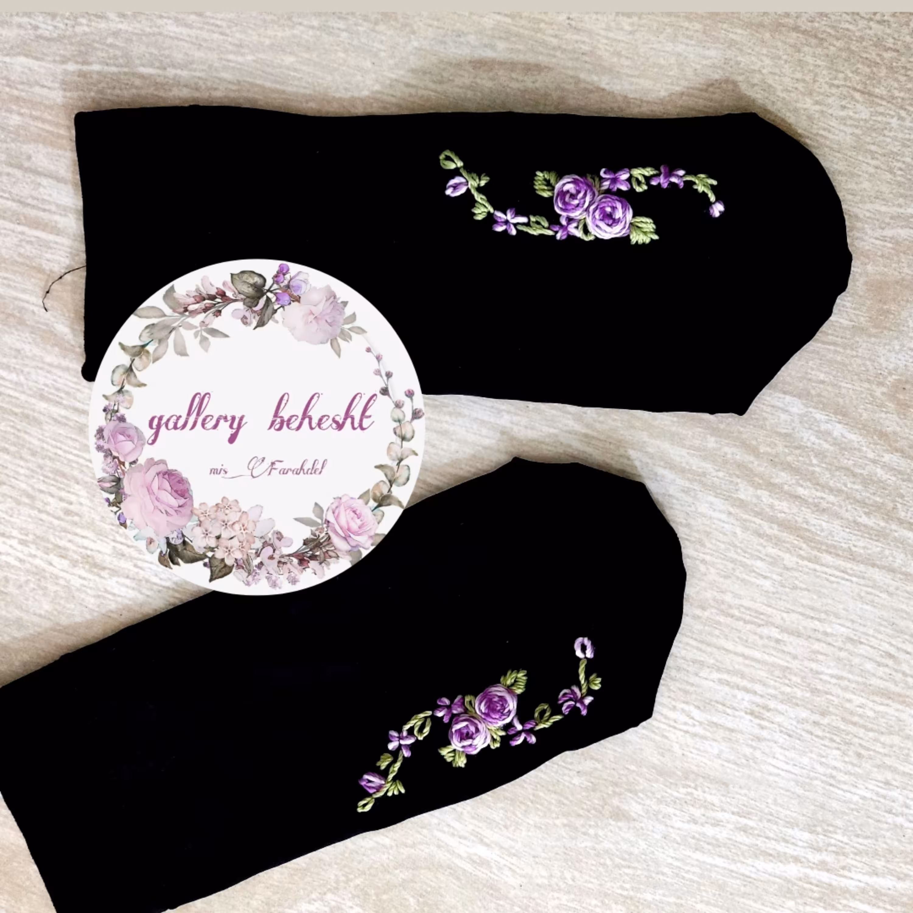 جوراب گلدوزی طرح دو گل بنفش ترکیبی