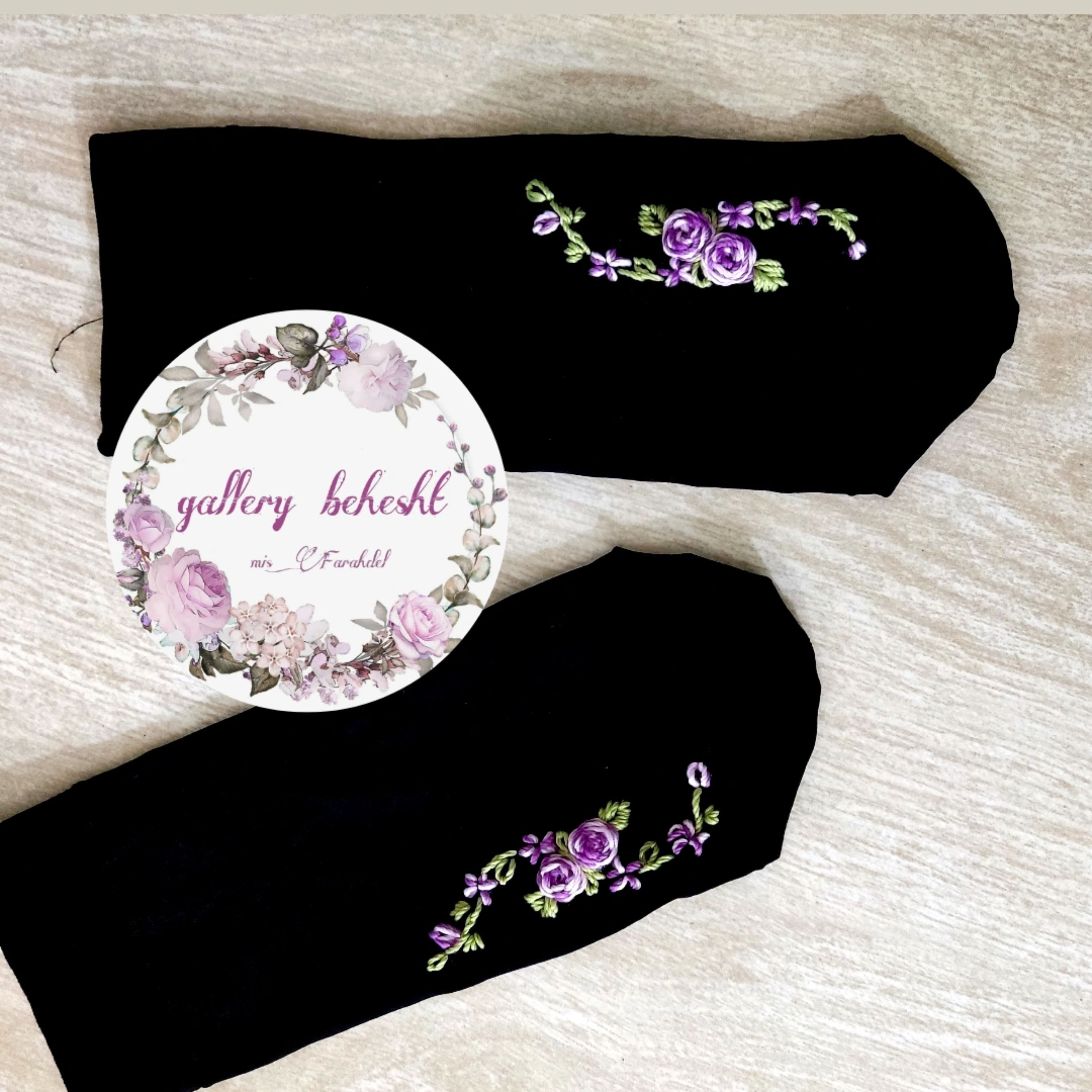 جوراب گلدوزی طرح دو گل بنفش ترکیبی