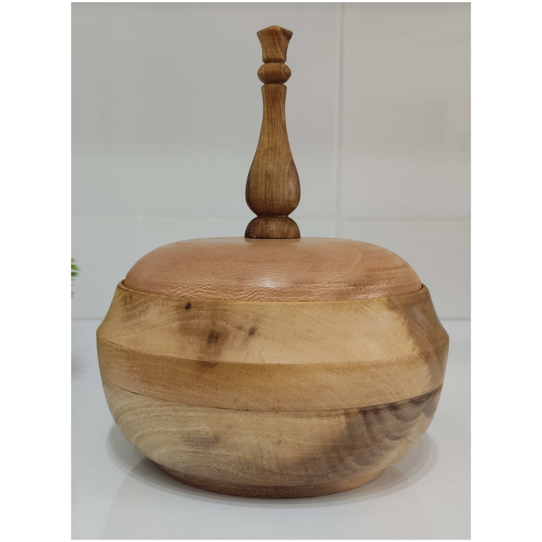 شکلات خوری چوبی خراطی شده بسیار ظریف