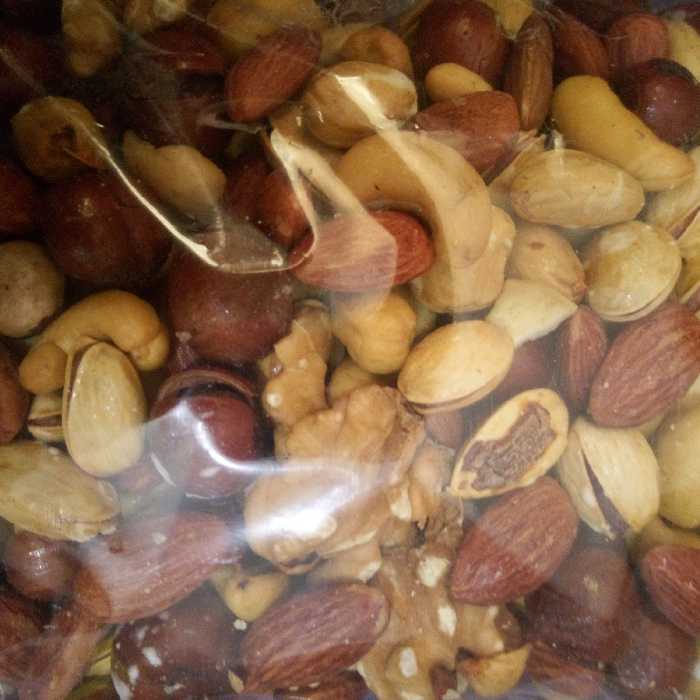آجیل 5 مغز شامل فندق بادام پسته بادام هندی  گردو تازه امسالی  بسته بندی 500گرمی  