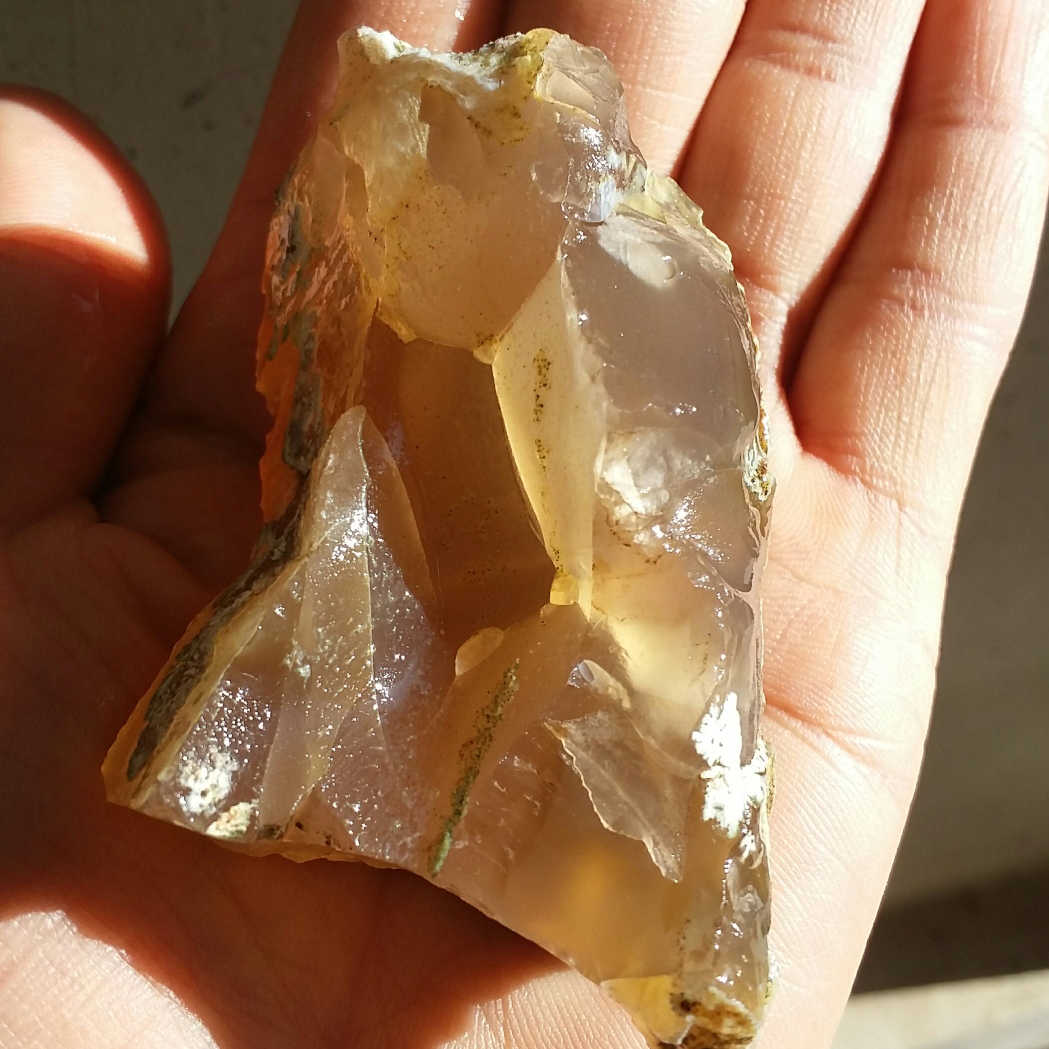 سنگ راف عقیق عسلی محشر خارق العاده
100در صد طبیعی شاهکار خلقت
با قابلیت ساخت چند نگین بی نظیر
دیدنیی