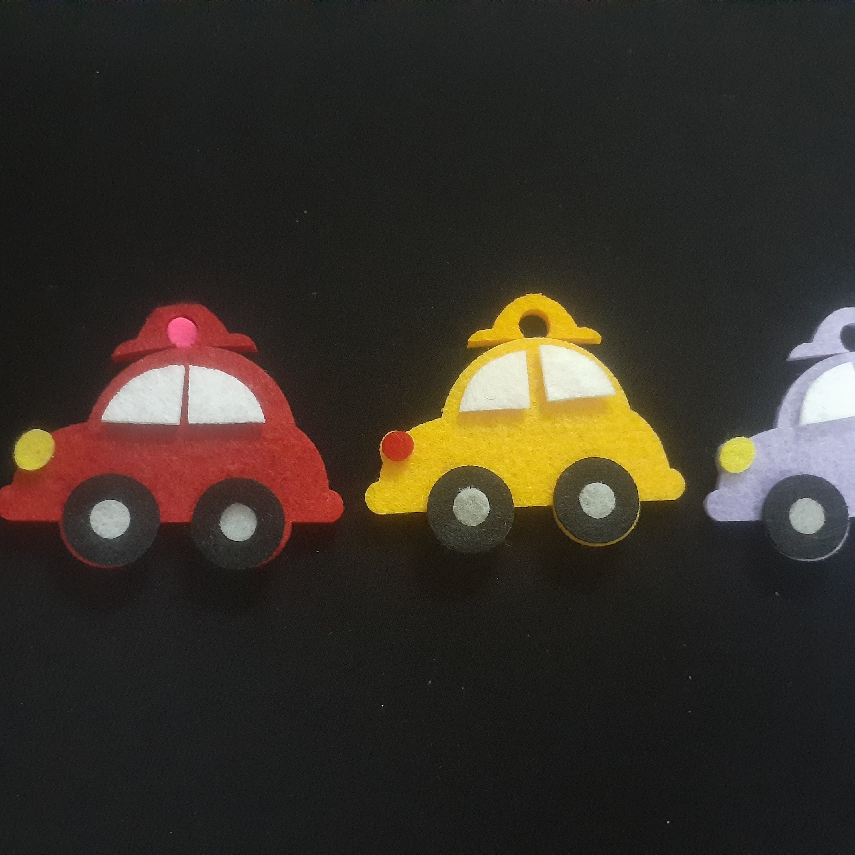 تزیین لباس پسرانه ماشین نمدی