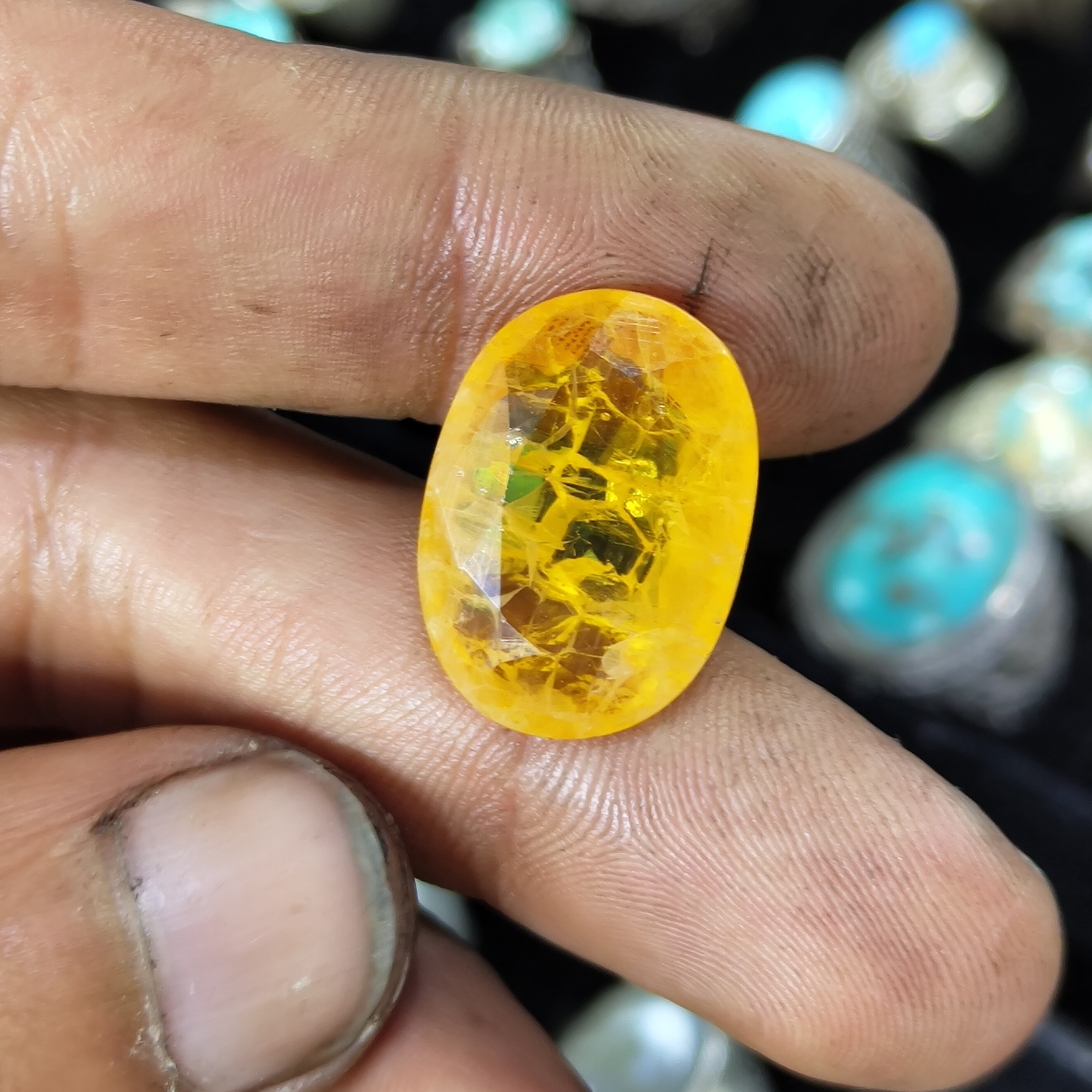 نگین یاقوت زردآفریقا  معدنی و اصل با تراش جواهراتی الماس تراش آماده نصب روی انگشتر گردنی زنانه مردانه سختی 8 باخواص عالی