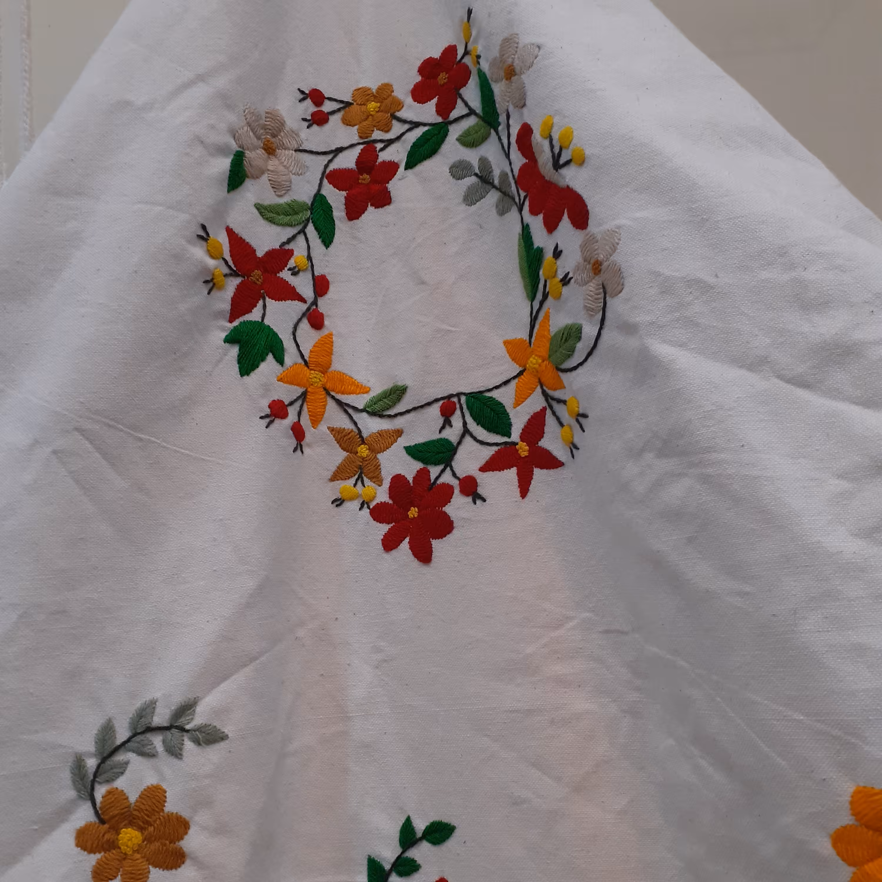 رومیزی گلدوزی 