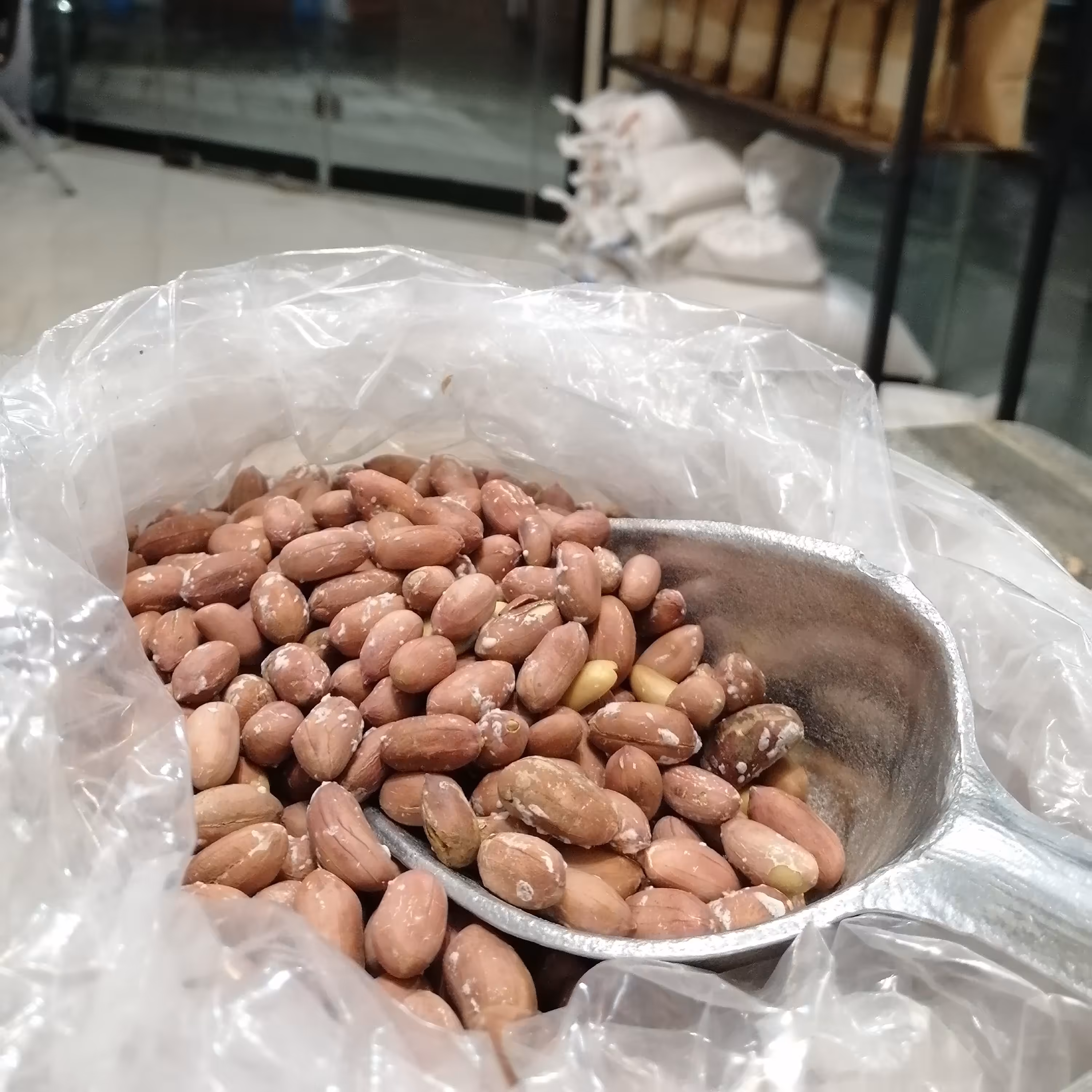 بادام زمینی آستانه (1000 گرم)