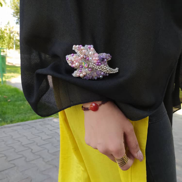 سنجاق سینه جواهردوزی شده کار دست