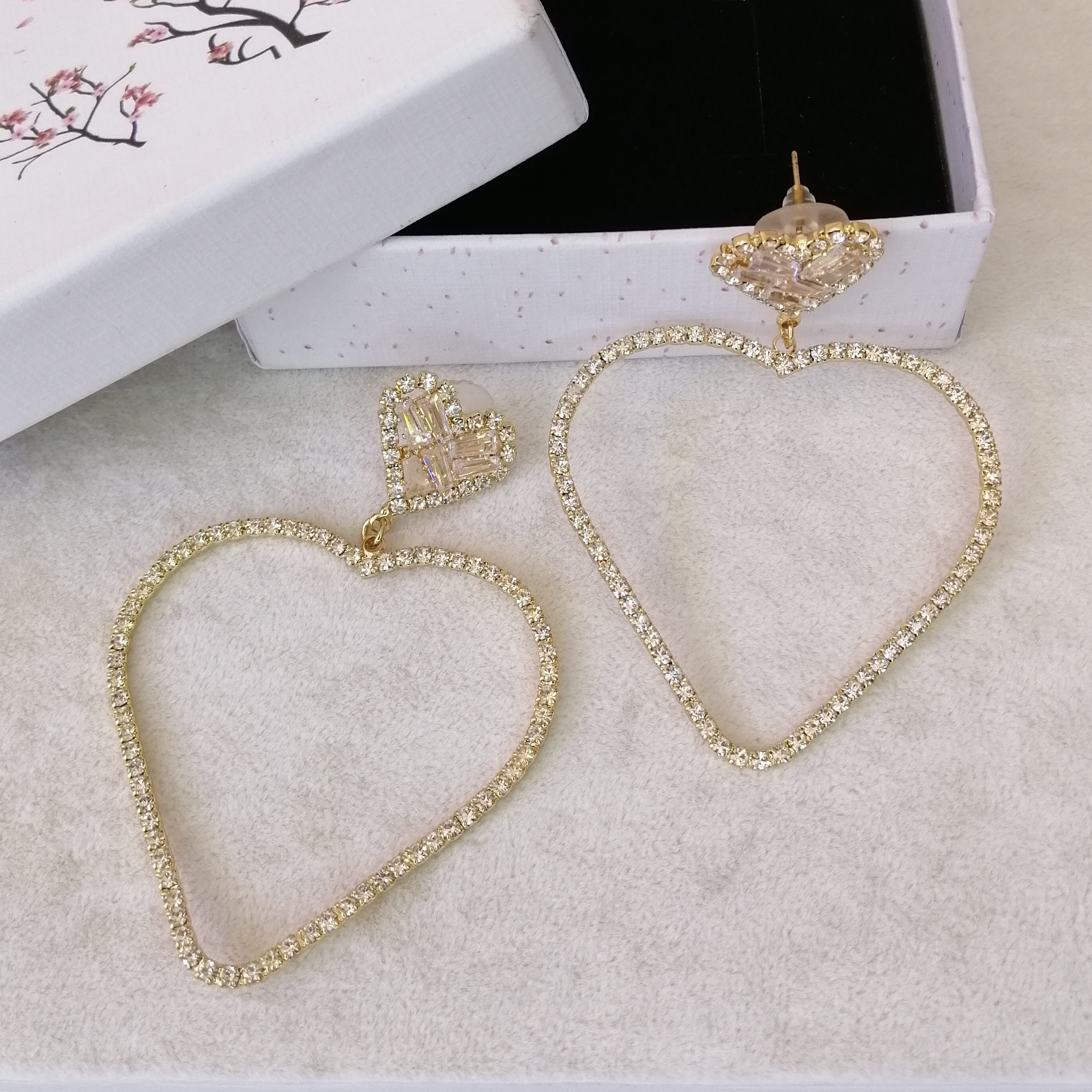 گوشواره طرح قلب نگین دار