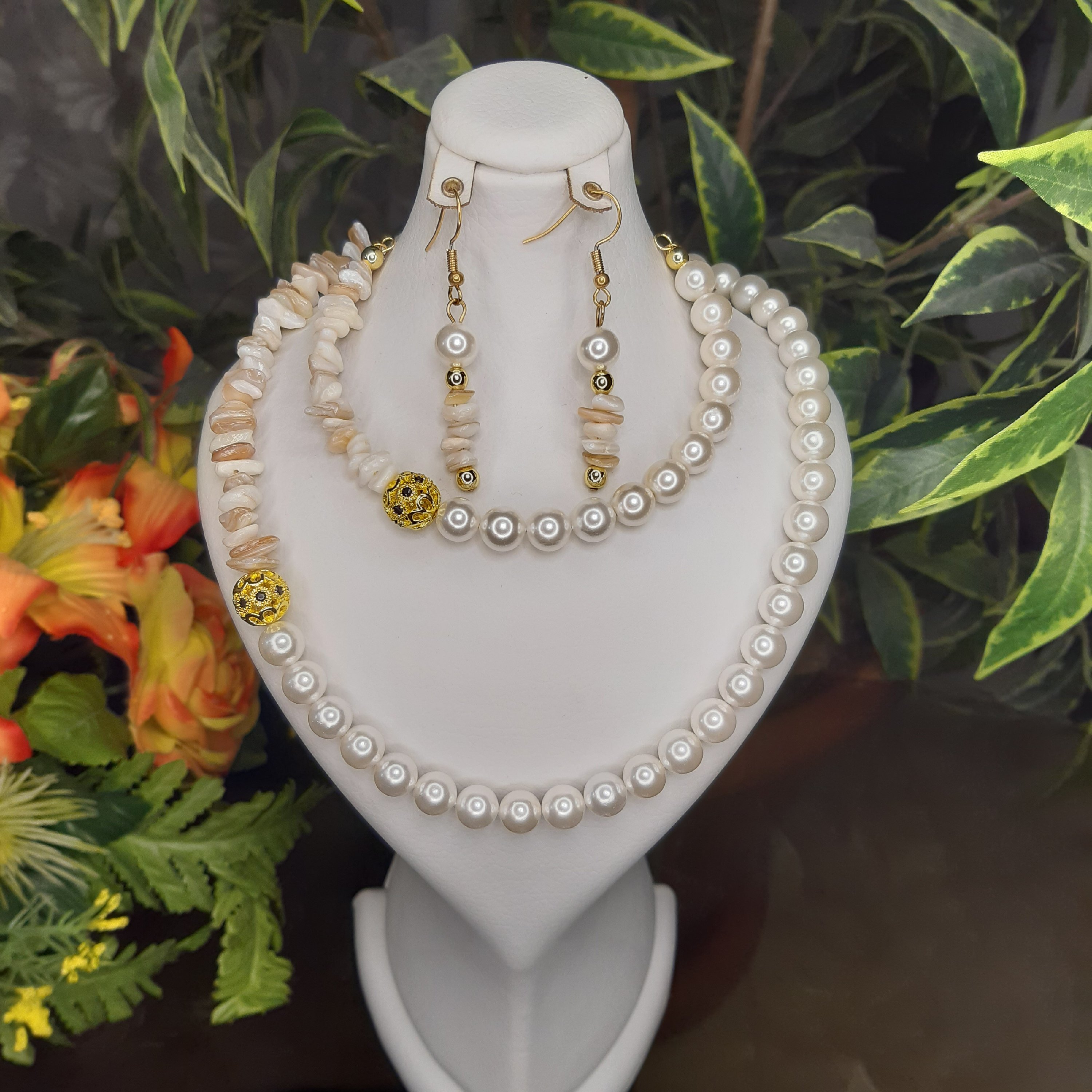 سرویس ترکیبی مروارید صدفی و صدف نامنظم 
با گوی سوارفسکی 😍
و متریال استیل درجه یک
عالی برای ست کردن با لباس و همچنین هدی