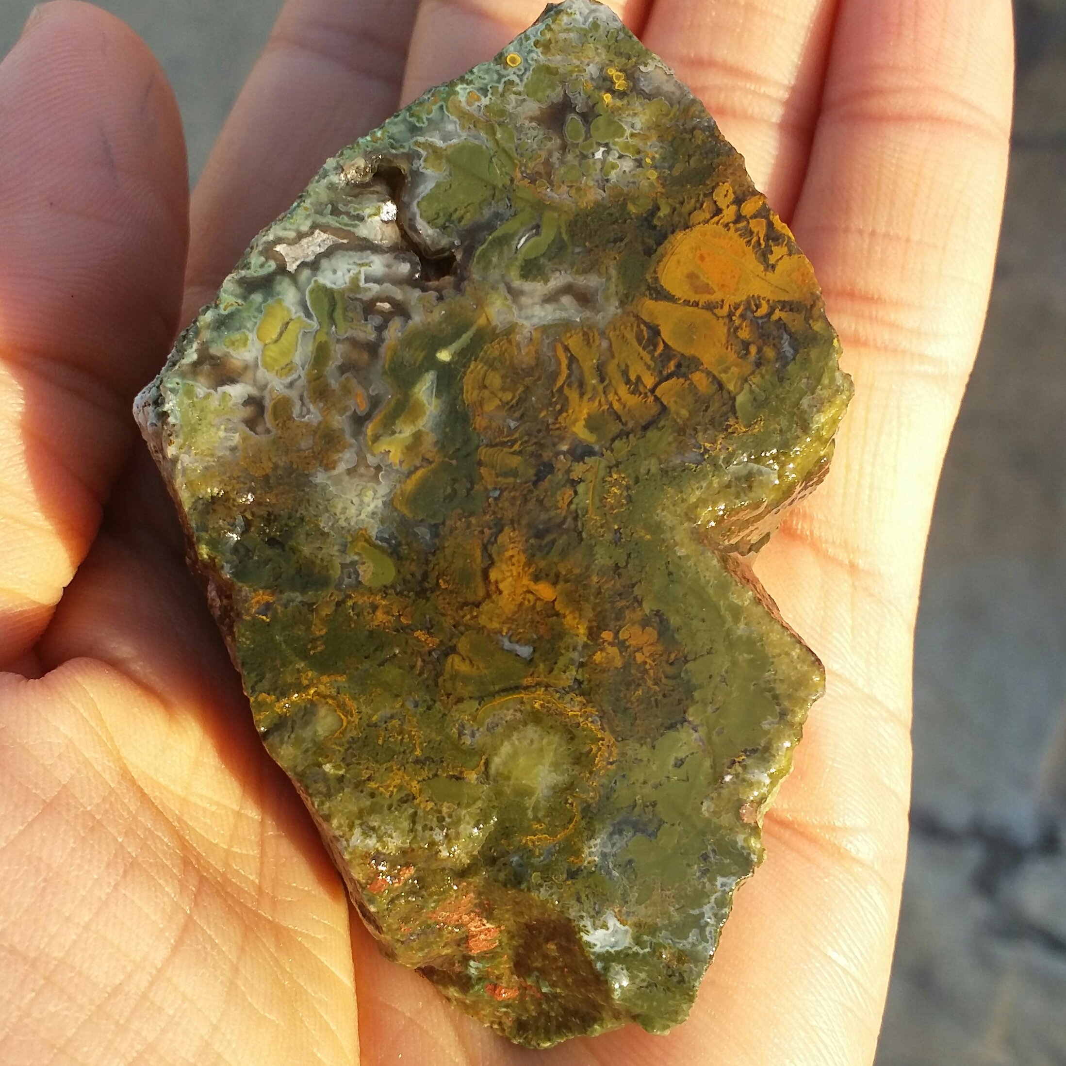 اسلایس سنگ راف عقیق منظره سبز بسیار دیدنی شاهکار خلقت کاملا طبیعی
با قابلیت ساخت چند نگین دیدنی و محشر
 کد 7985