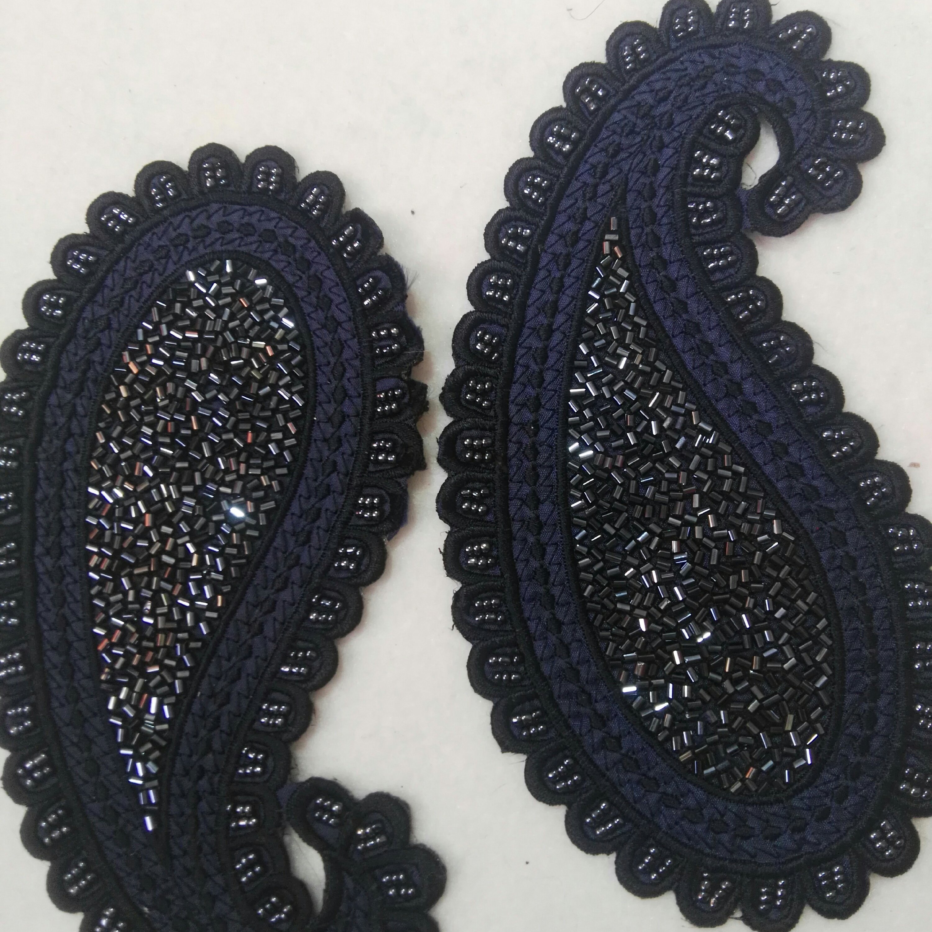 اپلیکه پولک  ومنجوق دوزی طرح  بته جقه رنگ فقط سورمه ای