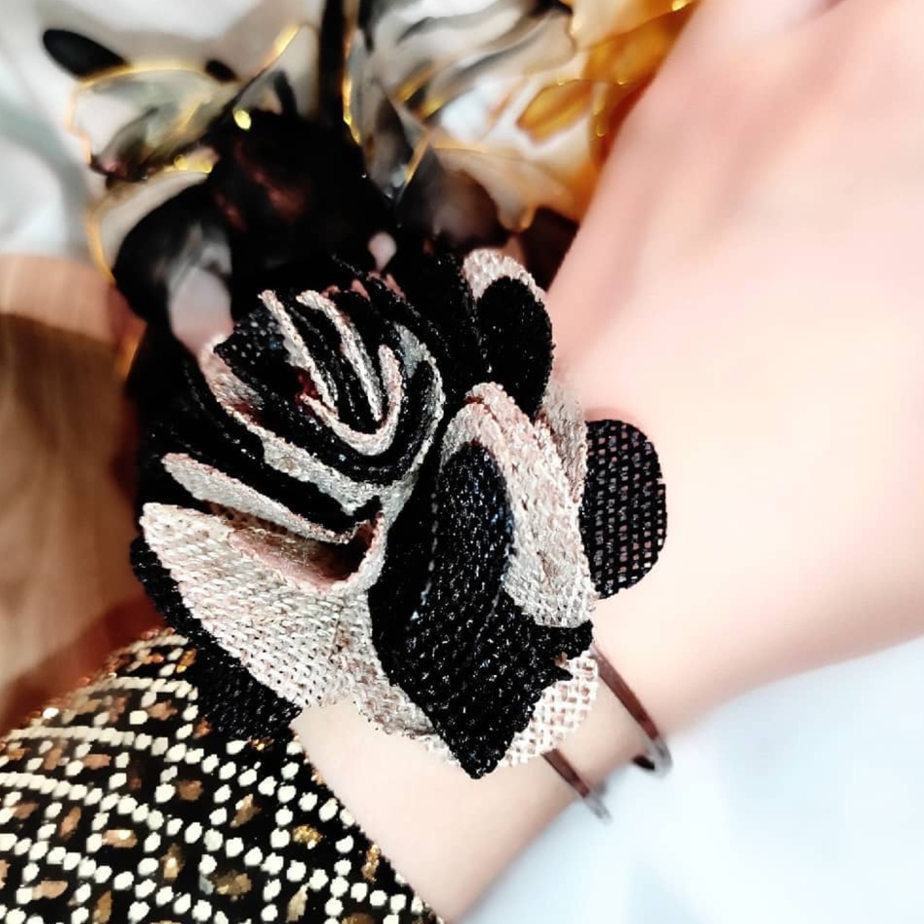 دستبند طرح گل پارچه ای رنگ های مختلف استیل درجه یک 