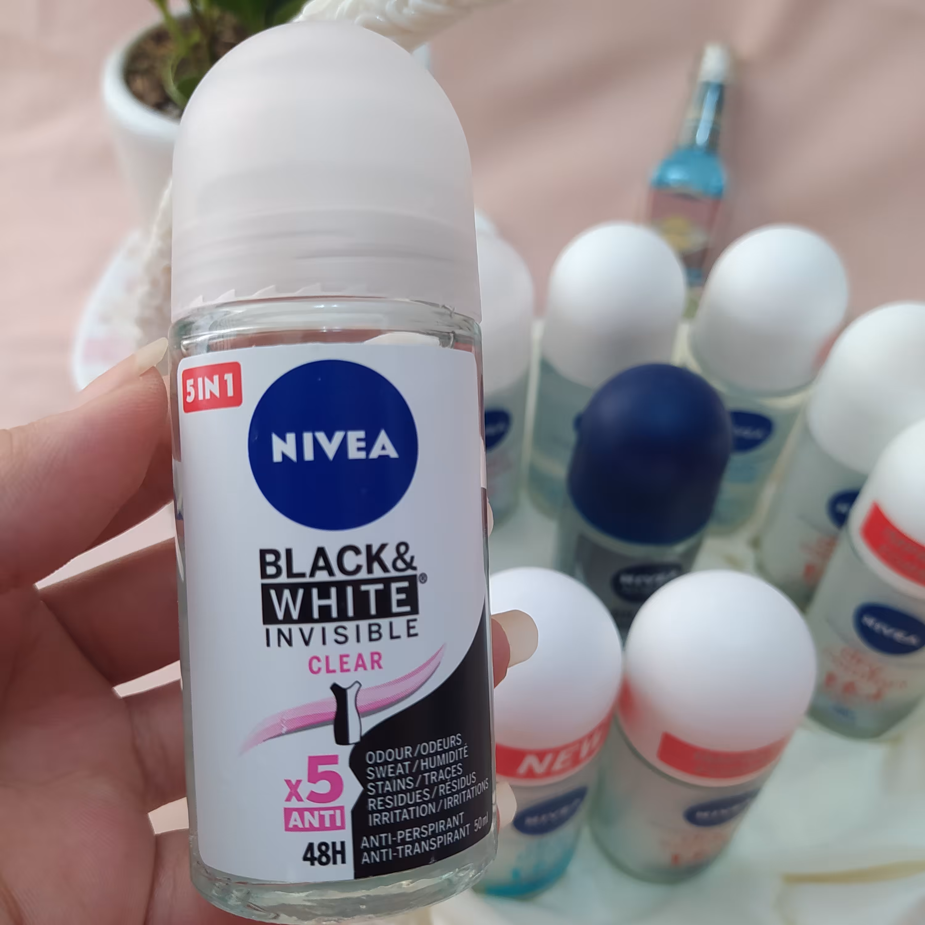 رول ضد تعریق زنانه نیوآ مدل BLACK AND WHITE حجم 50 میلی لیتر